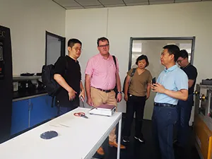 Besuch von Experten des Institute of Engineering and Technology (UK) im Simker Labor